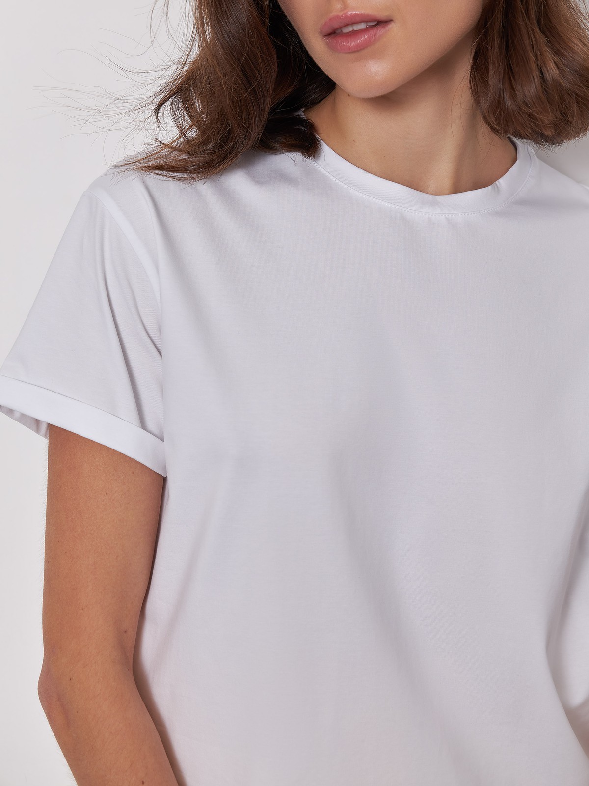 Футболка свободного кроя из слегка тянущегося хлопкового материала. В новой коллекции мы выпустили футболки в новыхбазовых, пастельных и приглушенных цветах.

На модели размер M