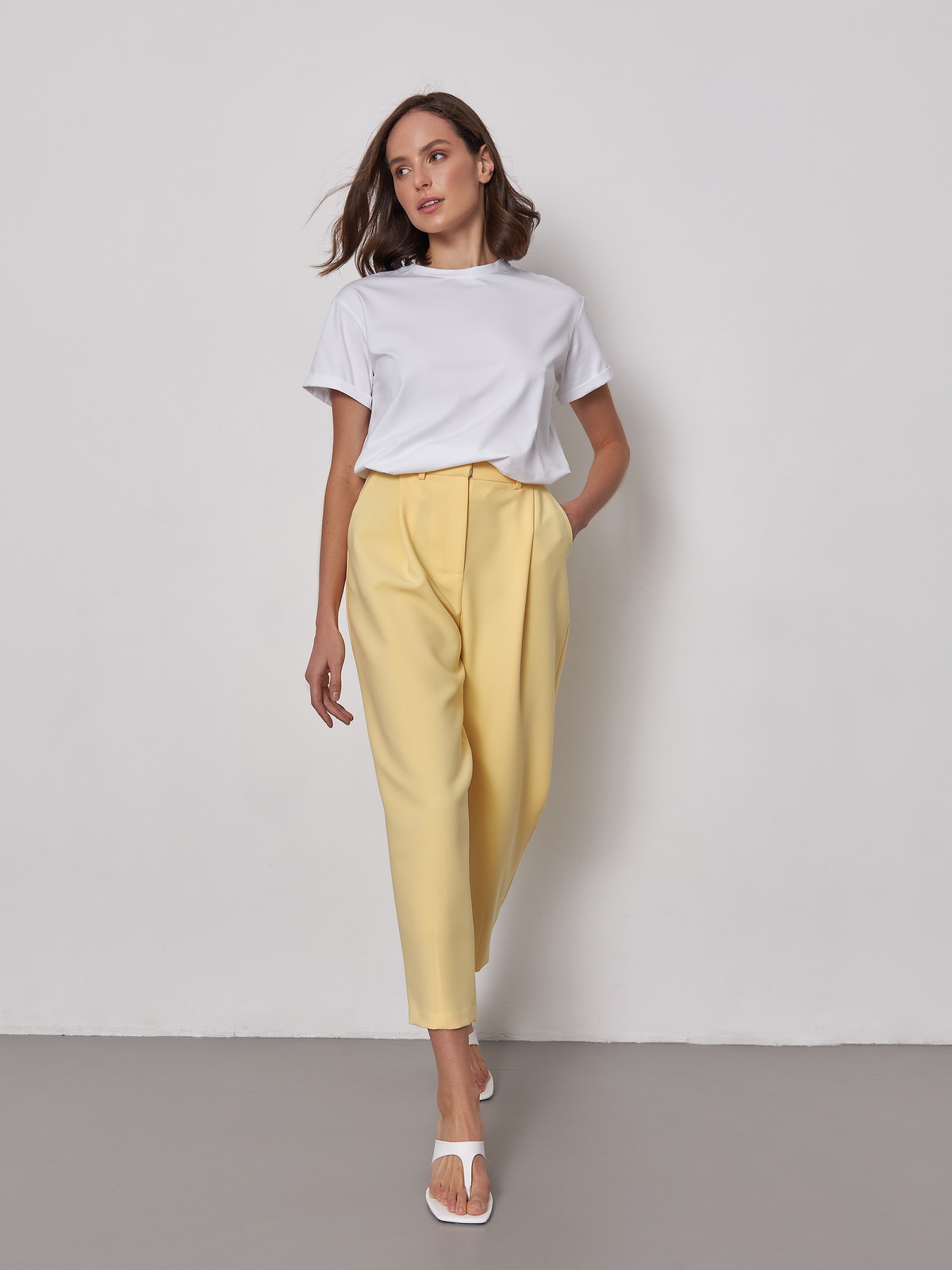 Футболка свободного кроя из слегка тянущегося хлопкового материала. В новой коллекции мы выпустили футболки в новыхбазовых, пастельных и приглушенных цветах.

На модели размер M