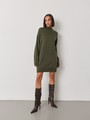 Вязаное платье OVERSIZE, цвет: хаки Allweneed
Вязаное платье из тонкого трикотажа с длинными рукавами и ребристой отделкой по воротнику, манжетам и низу. Практичное, удобное и теплое. Оно будет отлично смотреться в сочетании с высокими сапогами или грубыми ботинками хайкерами.
На модели размер XS/S