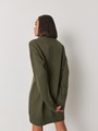 Вязаное платье OVERSIZE, цвет: хаки Allweneed
Вязаное платье из тонкого трикотажа с длинными рукавами и ребристой отделкой по воротнику, манжетам и низу. Практичное, удобное и теплое. Оно будет отлично смотреться в сочетании с высокими сапогами или грубыми ботинками хайкерами.
На модели размер XS/S