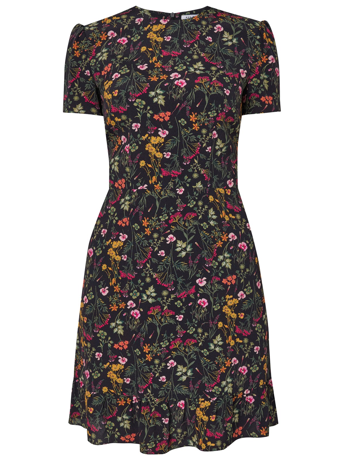 Платье мини с коротким рукавом, цвет: принт (цветы на черном фоне) Allweneed
Натуралистичный цветочный принт - один из главных трендов сезона. Это мини платье с оборкой по подолу станет идеальной покупкой в предверии теплого сезона. Сочетайте с высокими сапогами или летными босоножками.
На модели размер XS