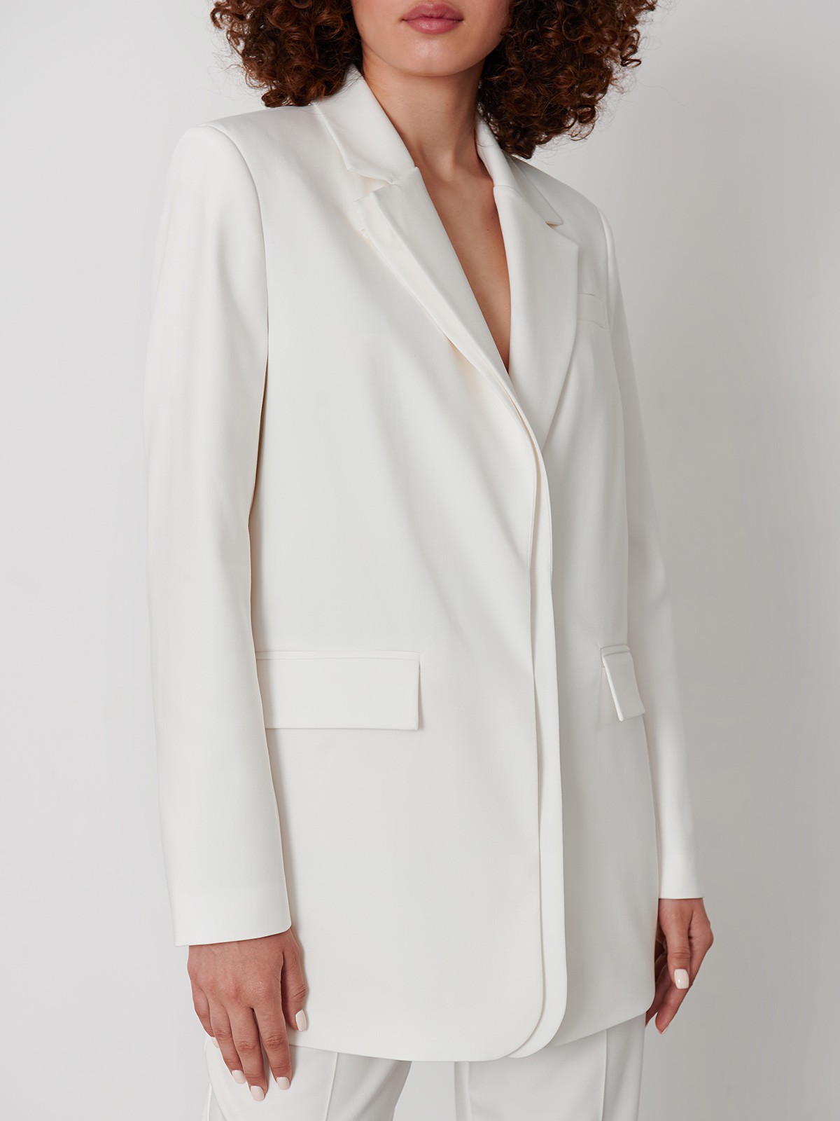 Однобортный жакет с двойным лацканом, цвет: молочный Allweneed
Этот жакет из новой коллекции - настоящая вещь-заявление. Мы переосмыслили классический силуэт, добавив дополнительный слой по лацканам и планке-застежке. Сочетайте его с контрастным топом и брюками в тон из аналогичной коллекции.
На модели размер S