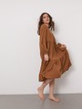 Платье-миди трапеция, цвет: кэмел Allweneed
Однотонное платье миди с каскадными декоративными сборками в актуальных оттенках природной гаммы. Утонченное и одновременно универсальное, оно идеально подойдет как на каждый день, так и для особогослучая. Дополните стильный образ казаками и широкополой шляпой.
На модели размер XS