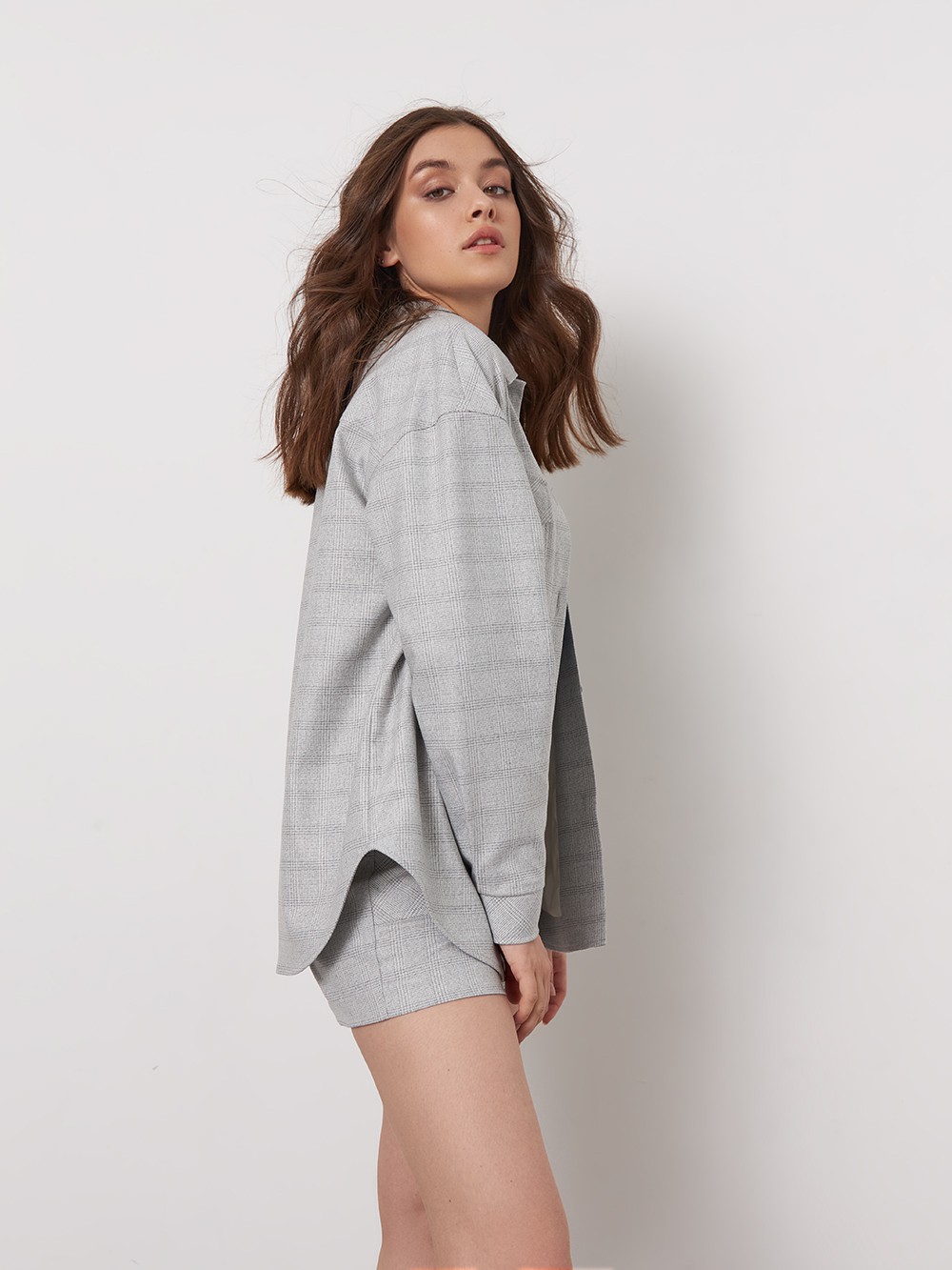 Жакет с накладными карманами, цвет: серая клетка Allweneed
Идеальный симбиоз куртки, жакета и рубашки. Модель с контрастными пуговицами и крупными накладынми карманами станет лучшим демисезонным дополнением любого гардероба.
На модели размер XS