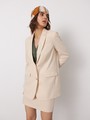 Жакет однобортный, цвет: светло-бежевый Allweneed
Однобортный жакет оформлен острыми лацканами и 1 рядом однотонных пуговиц, вытягивающих силуэт. Костюмная двойка - беспроигрышное сочетание, куда бы вы его ни надели. В комплект к жакету в коллекции можно подобрать юбку или шорты из такой же ткани.
На модели размер XS