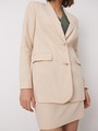 Жакет однобортный, цвет: светло-бежевый Allweneed
Однобортный жакет оформлен острыми лацканами и 1 рядом однотонных пуговиц, вытягивающих силуэт. Костюмная двойка - беспроигрышное сочетание, куда бы вы его ни надели. В комплект к жакету в коллекции можно подобрать юбку или шорты из такой же ткани.
На модели размер XS