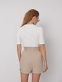 Шорты из денима, цвет: светло-бежевый Allweneed
Шорты из денима с высокой посадкой подчеркивают талию благодаря мелким сборками и резинке. Эта модель замечательно впишется в образ в стиле сафари. Дополните ее трикотажным топом или футболкой-поло.
На модели размер XS