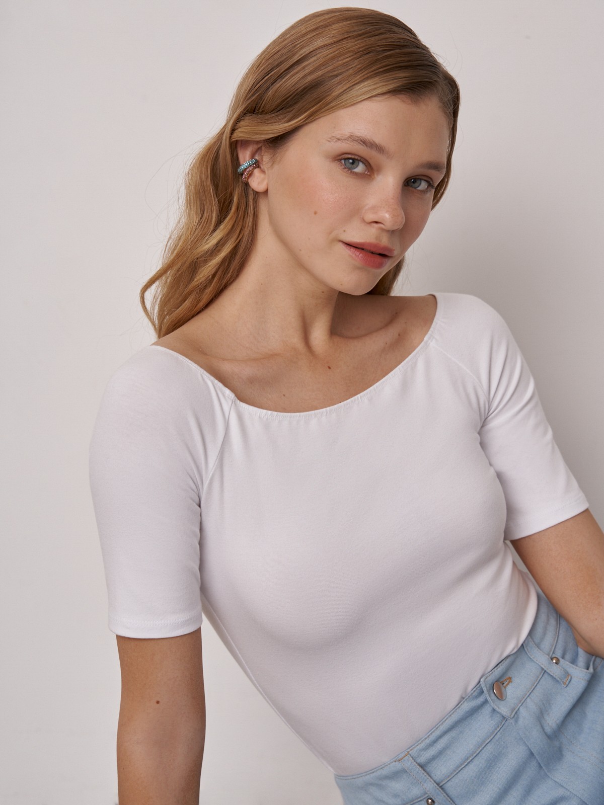 Трикотажный топ с открытыми плечами, цвет: белый Allweneed Топ с открытыми плечами. Выполнен из мягкого хлопка с добавлением эластана, который делает изделие более эластичным и долговечным. Для создания комфортных образов с юбками, джинсами или брюками.
На модели размер XS