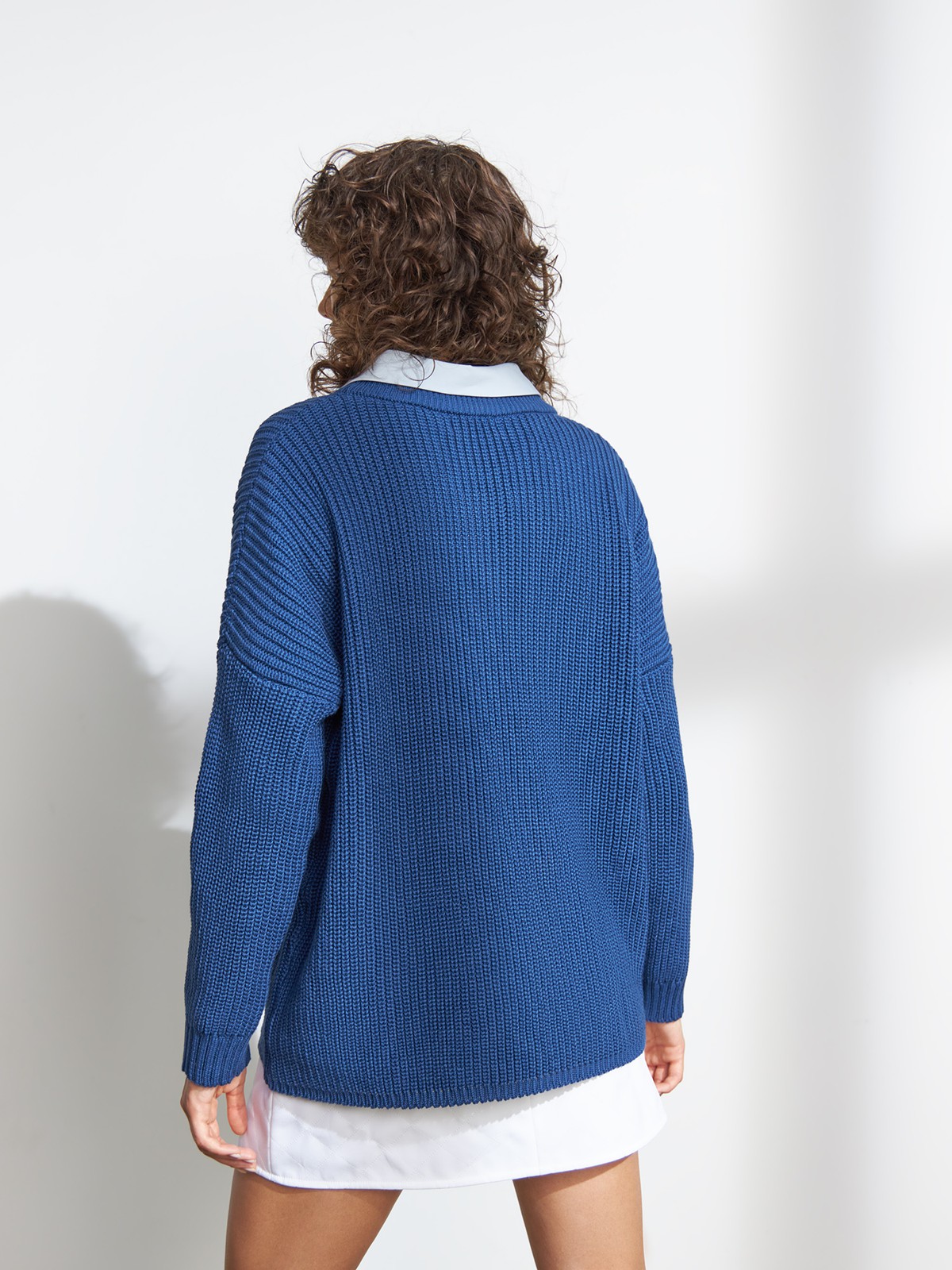 Свитер с круглым вырезом, цвет: серо-синий Allweneed Хлопковый свитер крупной вязки с круглым вырезом. В нем удобно и уютно, его обладательница будет выглядеть как никогда женственно и изящно. Нежный хлопок дышит и позволяет поддерживать оптимальный температурный режим.
На модели размер one size