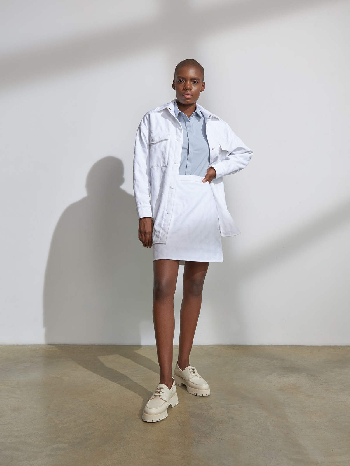 


Жакет с тонким утеплителем. Легкий жакет для коллекции aw 2021 хорошо держит форму благодаря стежке. Стильный и практичный выбор на каждый день. Каландрированный синтепон равномерно распределяется и не выбивается в швах. Стежка добавляет ноту тепла и уюта всему образу. Носите с рубашкой и юбкой в тон.

На модели размер XS/S