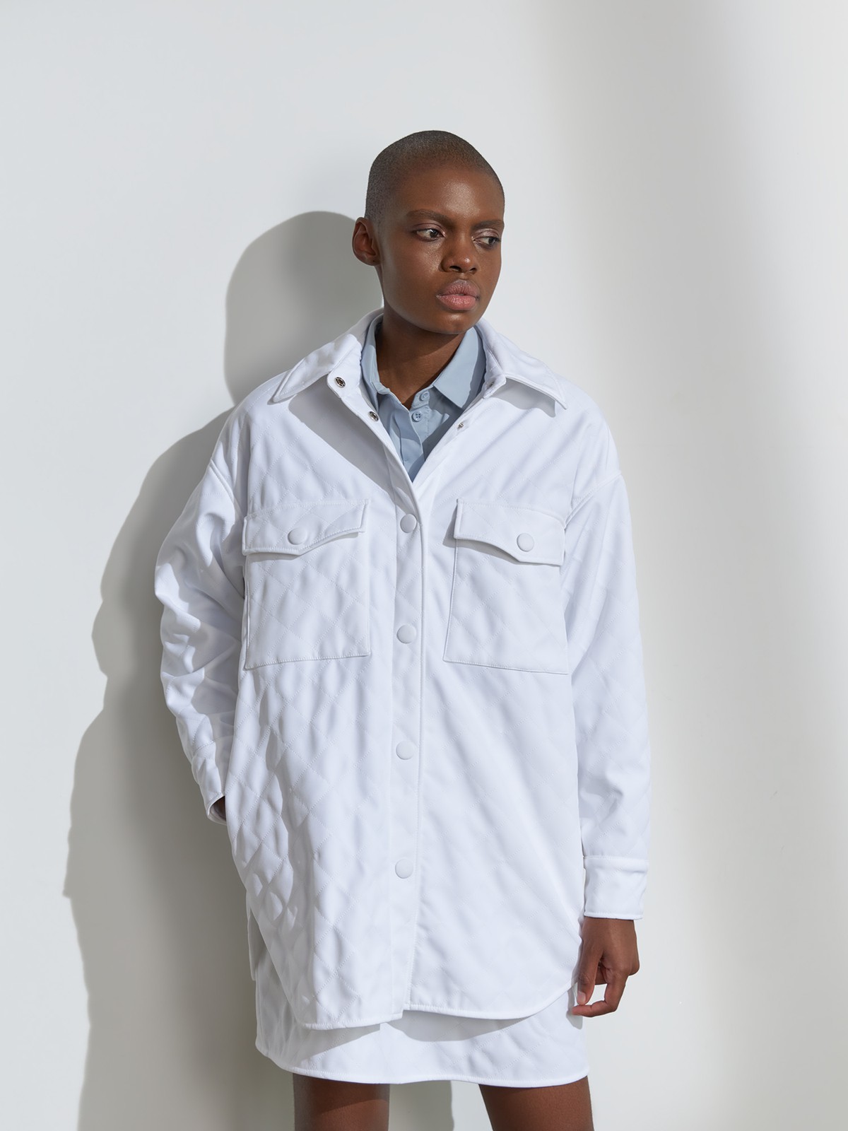 


Жакет с тонким утеплителем. Легкий жакет для коллекции aw 2021 хорошо держит форму благодаря стежке. Стильный и практичный выбор на каждый день. Каландрированный синтепон равномерно распределяется и не выбивается в швах. Стежка добавляет ноту тепла и уюта всему образу. Носите с рубашкой и юбкой в тон.

На модели размер XS/S