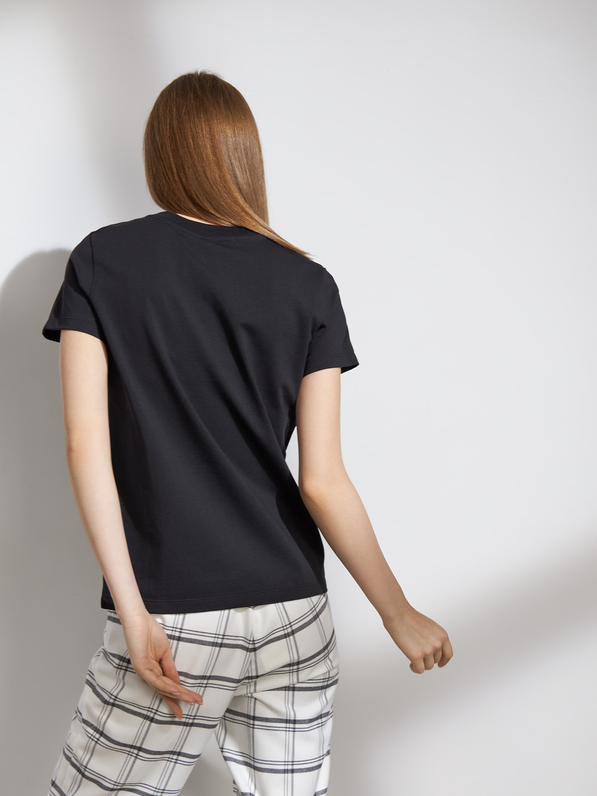 Футболка oversize, цвет: Черный Allweneed
Футболка из премиального хлопка с добавлением эластана. Универсальный фасон и высокое качество ткани для комфортных образов на каждый день. Благодаря мерсеризации футболка не мнется, не выцветает и долго сохраняет вид новой.
На модели размер S