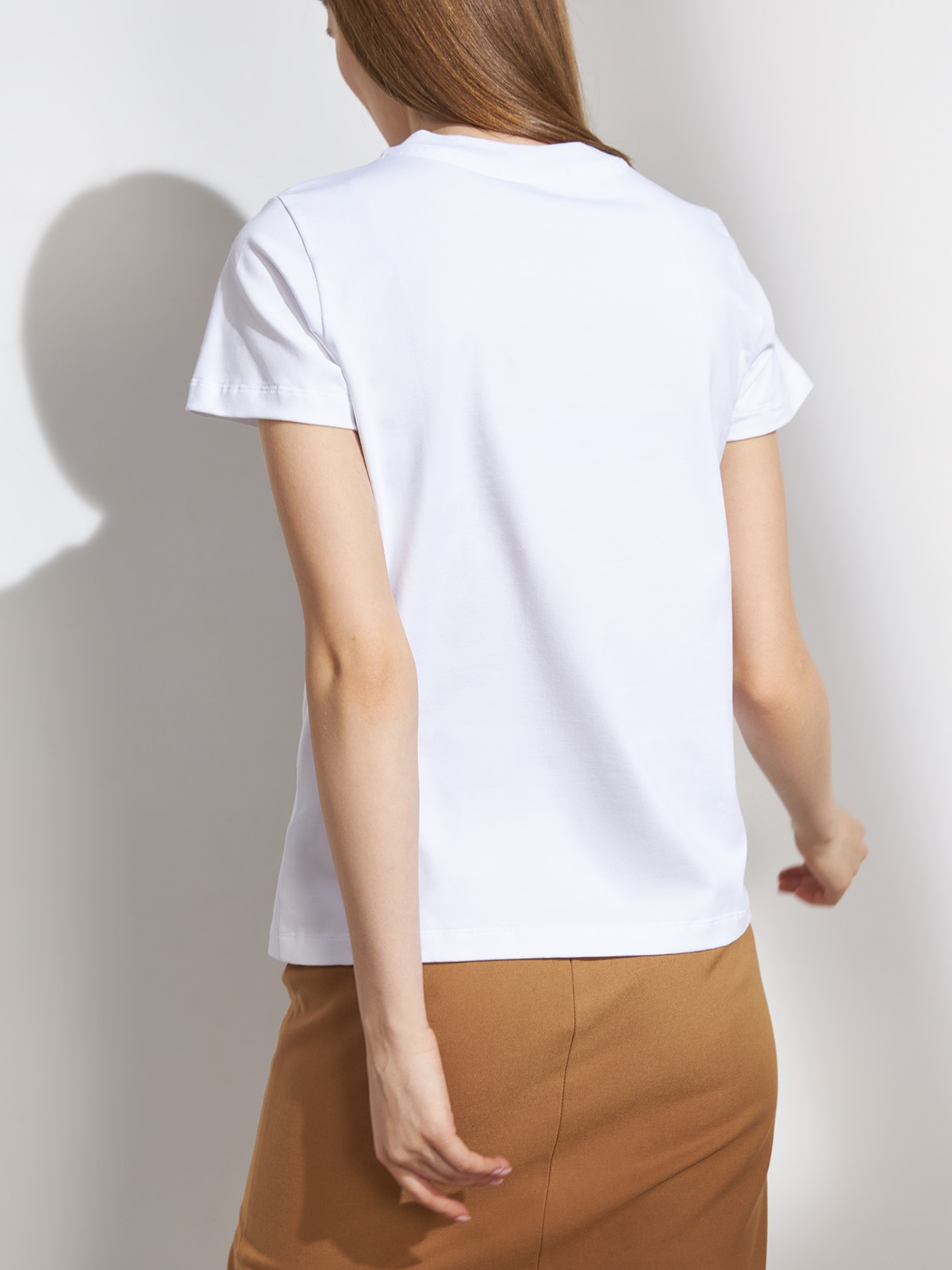 


Футболка из премиального хлопка с добавлением эластана. Универсальный фасон и высокое качество ткани для комфортных образов на каждый день. Благодаря мерсеризации футболка не мнется, не выцветает и долго сохраняет вид новой.

На модели размер S

