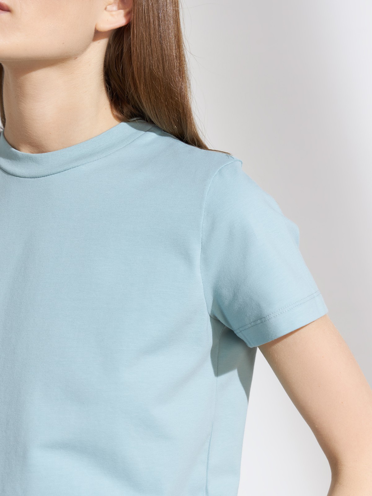 


Футболка из премиального хлопка с добавлением эластана. Универсальный фасон и высокое качество ткани для комфортных образов на каждый день. Благодаря мерсеризации футболка не мнется, не выцветает и долго сохраняет вид новой.

На модели размер S

