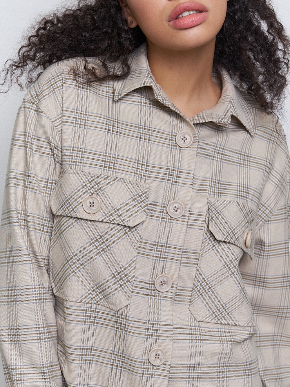 Рубашка в клетку, цвет: бежево-коричневая клетка Allweneed
Рубашка в акцентную клетку - ваша идеальная напарница. Она поддержит любой повседневный образ в сочетании с топом, джинсами или брюками светлого оттенка. Носите как рубашку или как часть многослойного образа.
На модели размер XS/S
