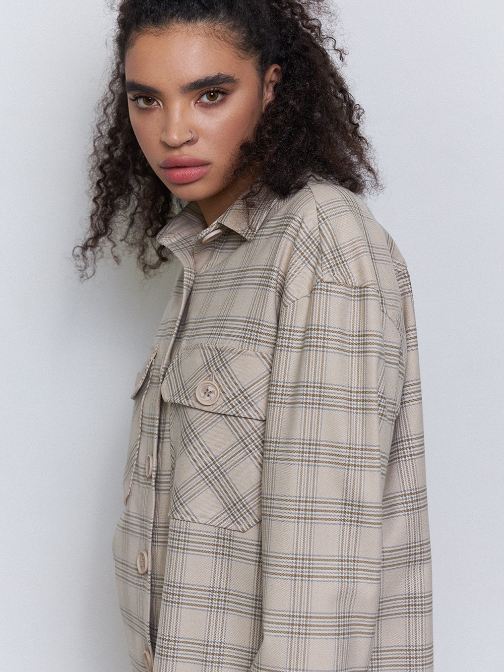 Рубашка в клетку, цвет: бежево-коричневая клетка Allweneed
Рубашка в акцентную клетку - ваша идеальная напарница. Она поддержит любой повседневный образ в сочетании с топом, джинсами или брюками светлого оттенка. Носите как рубашку или как часть многослойного образа.
На модели размер XS/S