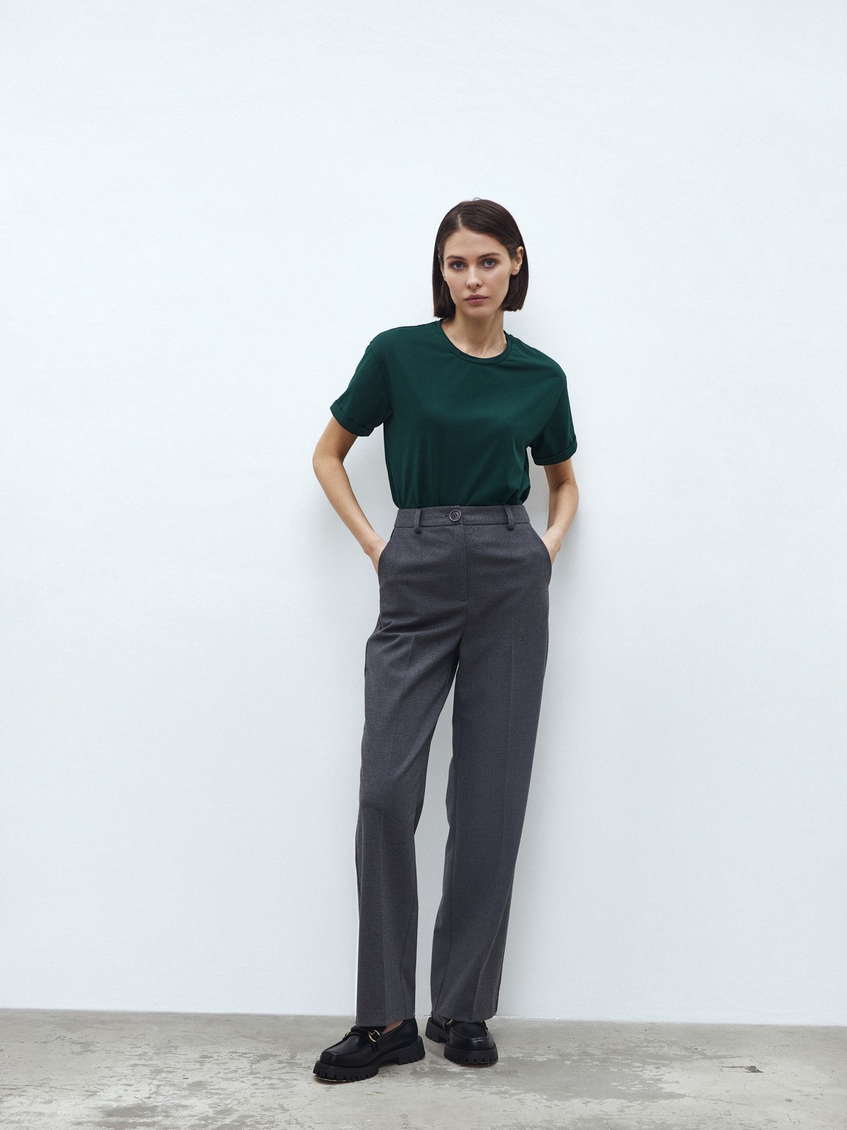 Футболка свободного кроя из слегка тянущегося хлопкового материала. В новой коллекции мы выпустили футболки в новыхбазовых, пастельных и приглушенных цветах.

На модели размер M