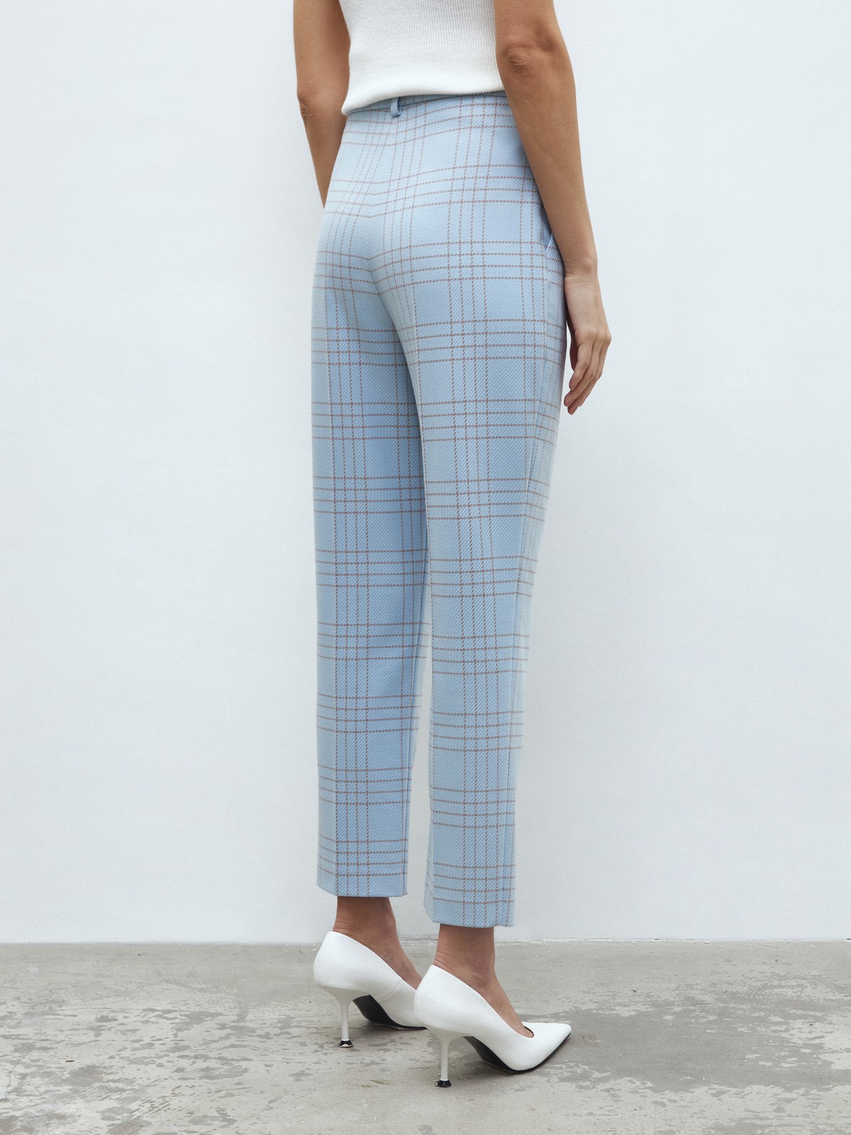 Брюки на высокой талии , цвет: бежево-голубая клетка Allweneed
Брюки-бананы на высокой посадке. Длина 7/8. Два кармана по бокам. Ткань создает ощущение легкости и прохлады даже в теплый день. К брюкам мы советуем подобрать жакет в тон и рубашку из плотной ткани. Пять цветов, наш фаворит яркая фуксия.
На модели размер S