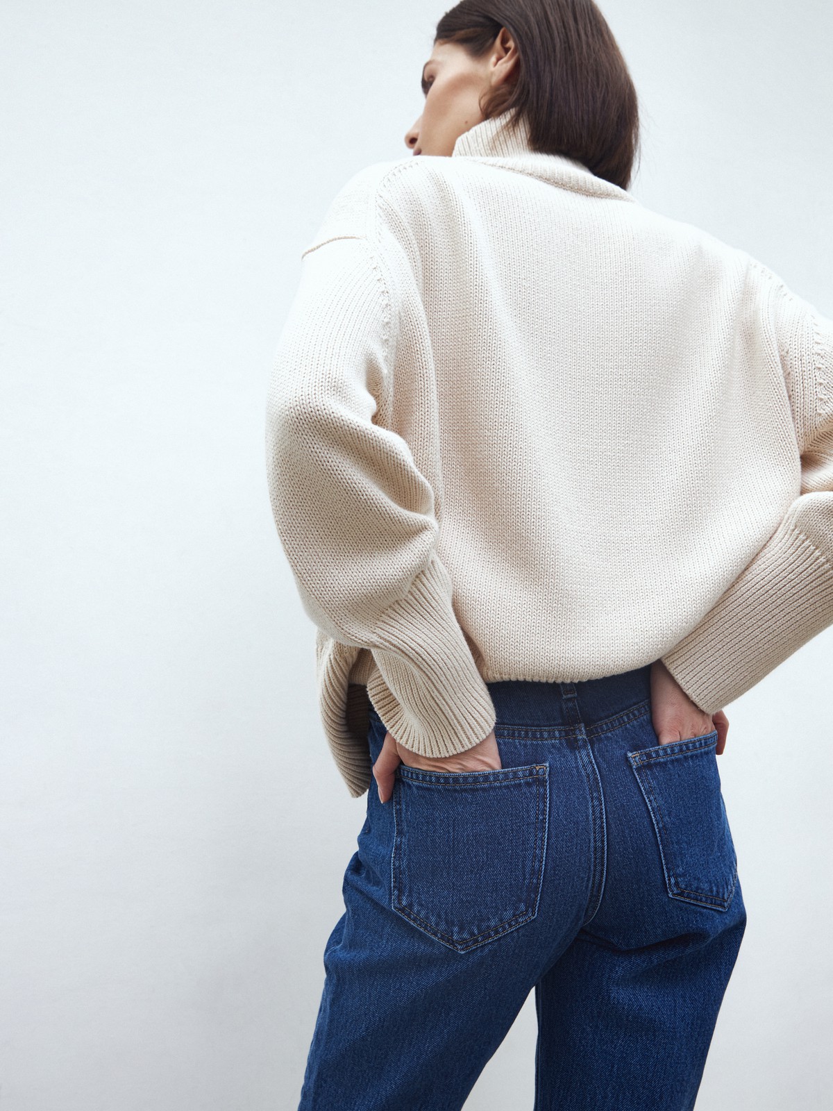 Джинсы прямого кроя с высокой посадкой, цвет: синий Allweneed
Джинсы прямого кроя классика на все времена. Наша команда носит этот фасон по поводу и без. Плотный материал, который хорошо держит форму и подстраивается под фигуру. Модель с высокой посадкой делает талию визуально уже и создает женственные пропорции. Идеальный вариант на каждый день.
На модели размер XS