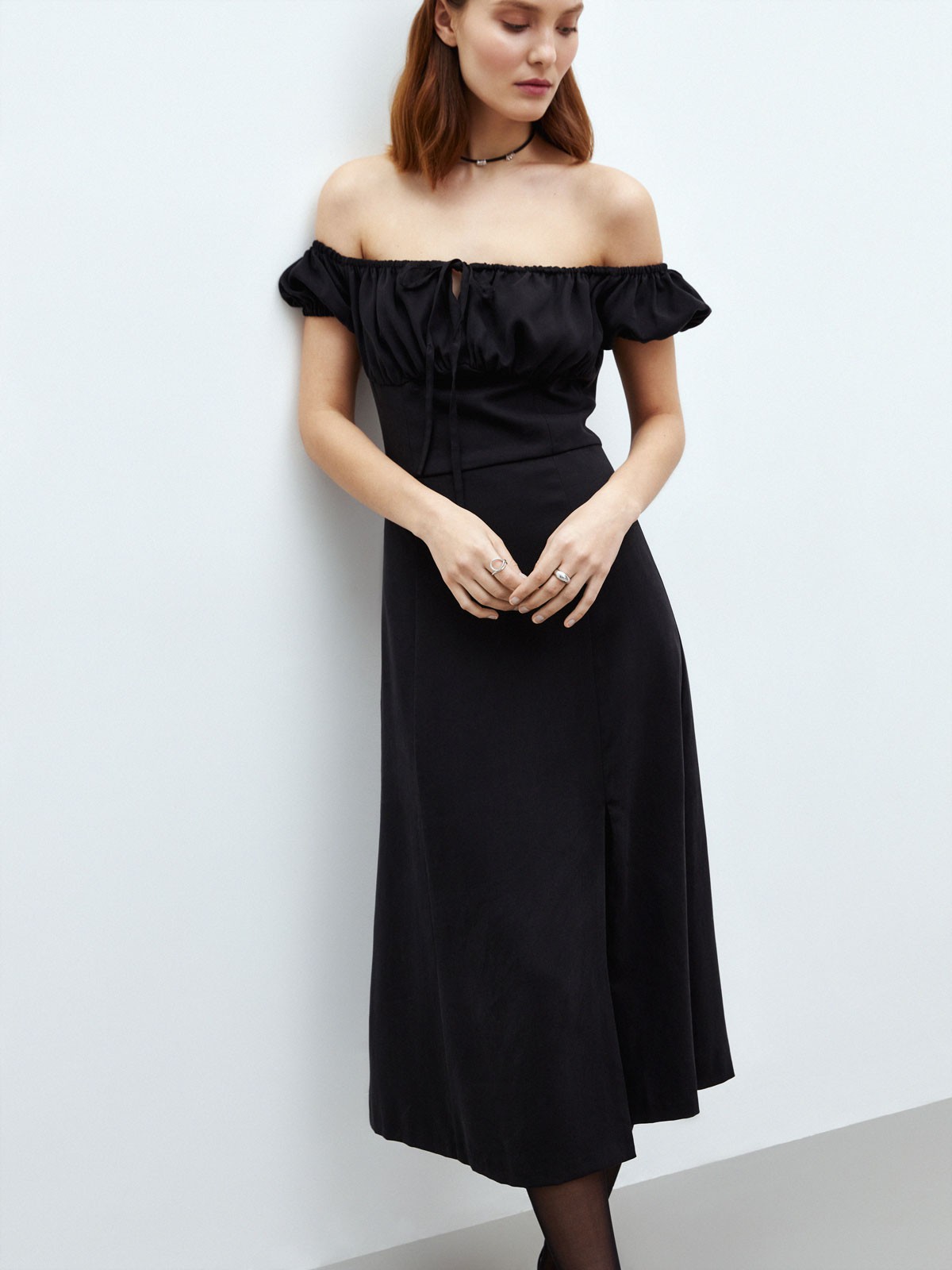 Платье с открытыми плечами, цвет: Черный Allweneed
Платье миди из тенсела. Тенсел материал натурального происхождения, который изготавливают из древесины австралийского эвкалипта. Ткань очень приятна на ощупь и обладает деликатным блеском. Романтичные рукава-фонарики и завязки на груди. Аккуратный разрез спереди, чтобы добавить нотку смелости. Потайная молния на спине. Модель с резинкой в зоне лифа, за счет чего садится хорошо на любую фигуру. Стилизуйте платье для вечернего выхода или на каждый день зимой и летом.
На модели размер XS