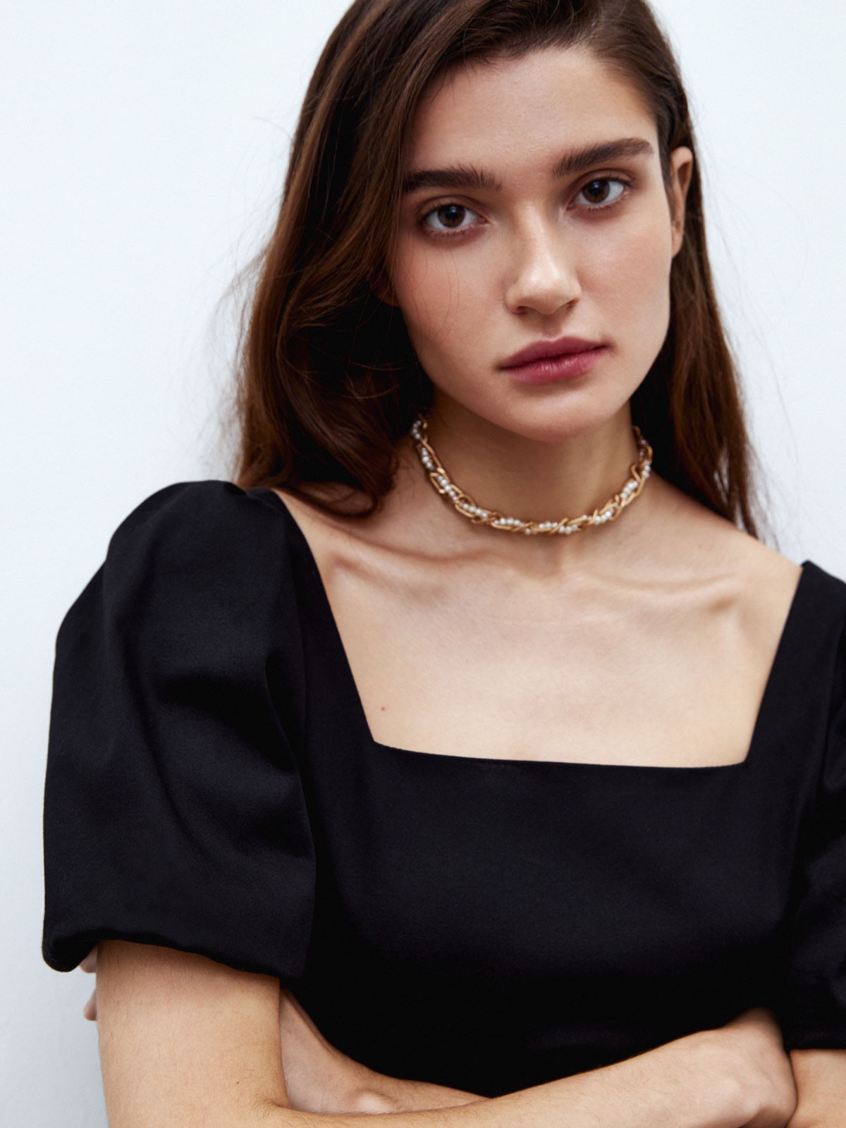 Платье трапеция из хлопка, цвет: Черный Allweneed
Платье с воланами А-силуэта из хлопка. Хлопок экологичный и гипоаллергенный материал.Ткань долго сохраняет насыщенность цвета. Модель свободного кроя, которая не сковывает движения. Легкое и воздушное платье можно носить как с плотными колготками, так и на голое тело летом.
На модели размер XS