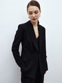 Двубортный жакет, цвет: Черный Allweneed
Модель с двумя рядами пуговиц и классическим плечом. Приталенная посадка по фигуре. Два глубоких кармана для тех, кто не любит брать с собой сумки. Носите жакет в комплекте с брюками палаццо и кроп-топом для вечернего выхода или комбинируйте для образов на каждый день с блузами и рубашками.
На модели размер XS