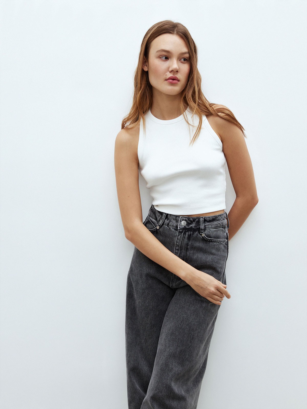 Укороченная майка из кашкорсе, цвет: молочный Allweneed
Топ до линии талии с английской проймой. Хлопок позволяет вашей коже дышать, поэтому вы можете носить эту модель даже жарким летом. Три актуальных базовых оттенка на каждый день. Носите с джинсами и юбками с высокой талией.
На модели размер XS