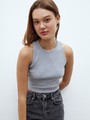 Укороченная майка из кашкорсе, цвет: светло-серый Allweneed
Топ до линии талии с английской проймой. Хлопок позволяет вашей коже дышать, поэтому вы можете носить эту модель даже жарким летом. Три актуальных базовых оттенка на каждый день. Носите с джинсами и юбками с высокой талией.
На модели размер XS