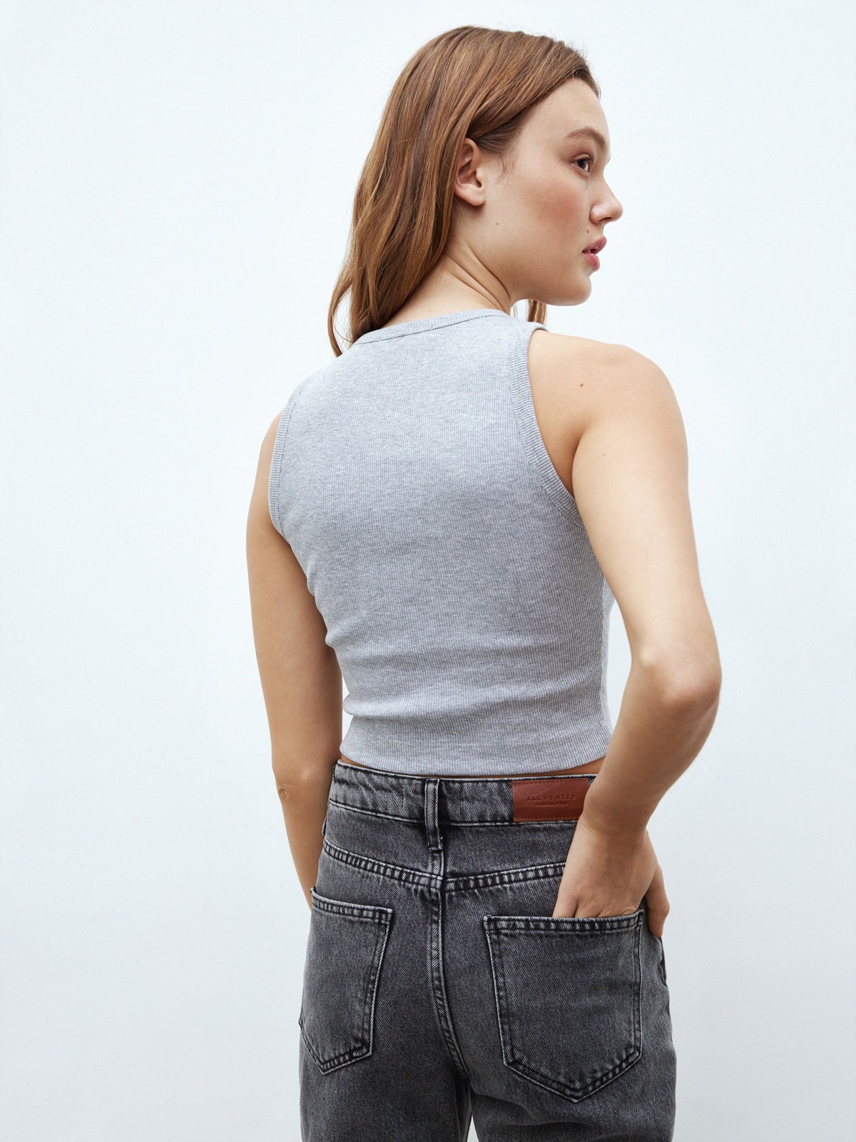 Укороченная майка из кашкорсе, цвет: светло-серый Allweneed
Топ до линии талии с английской проймой. Хлопок позволяет вашей коже дышать, поэтому вы можете носить эту модель даже жарким летом. Три актуальных базовых оттенка на каждый день. Носите с джинсами и юбками с высокой талией.
На модели размер XS