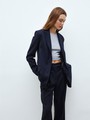 Однобортный жакет oversize, цвет: темно-синий Allweneed
Однобортный жакет свободного кроя. Разрез на спине и застежка на две пуговицы. Два кармана с клапаном и один маленький прорезной карман. Ткань хорошо держит форму и долго сохраняет первоначальный цвет.Три базовых оттенка, которые будут актуальны всегда. Можно носить с брюками и юбками-гофре из нашей коллекции.
На модели размер XS/S