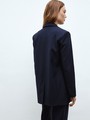 Однобортный жакет oversize, цвет: темно-синий Allweneed
Однобортный жакет свободного кроя. Разрез на спине и застежка на две пуговицы. Два кармана с клапаном и один маленький прорезной карман. Ткань хорошо держит форму и долго сохраняет первоначальный цвет.Три базовых оттенка, которые будут актуальны всегда. Можно носить с брюками и юбками-гофре из нашей коллекции.
На модели размер XS/S