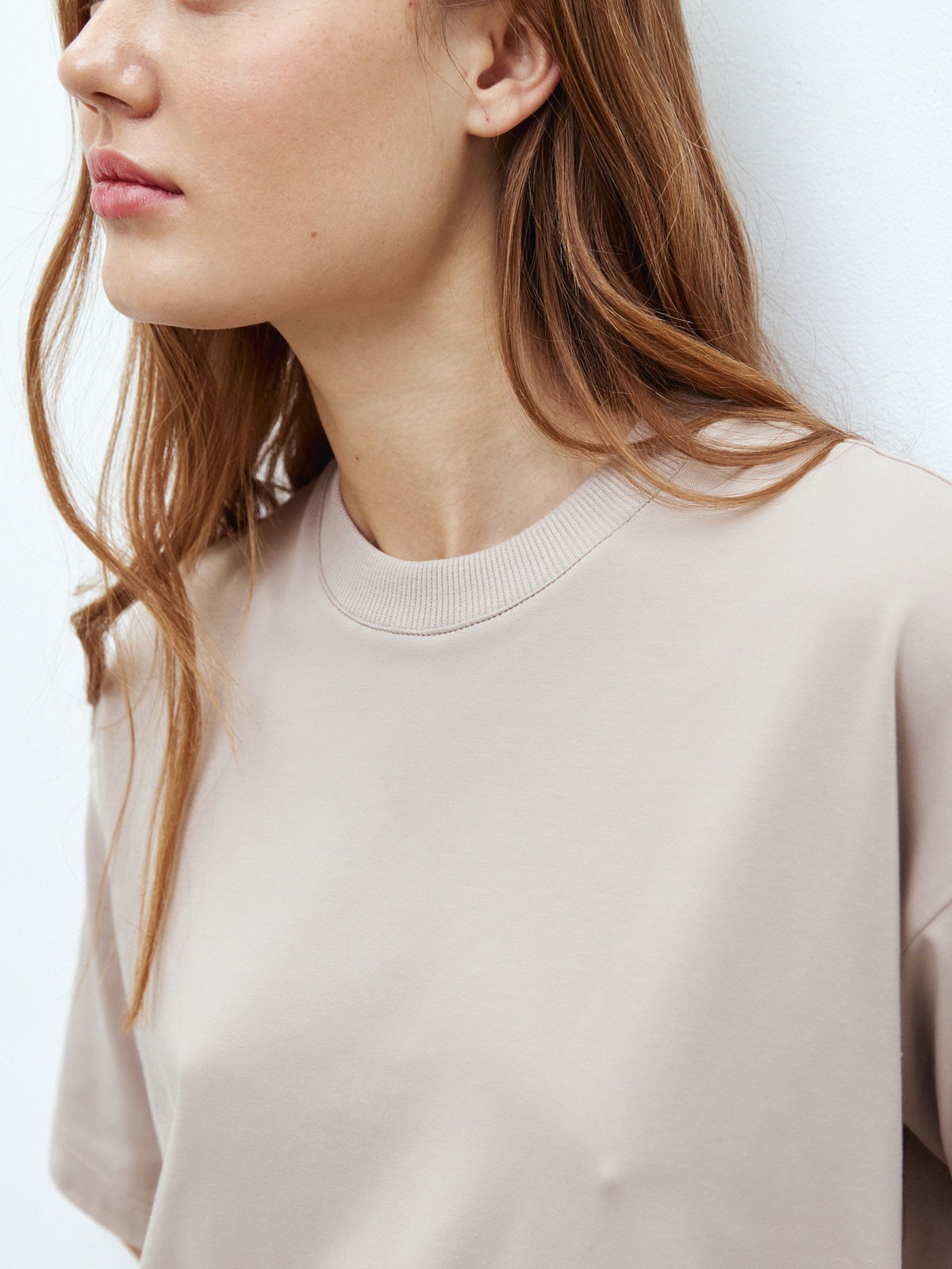 Футболка boyfriend из плотного кулира, цвет: какао Allweneed
Удлиненная футболка oversize из плотной ткани. Круглая обработанная горловина. Ткань износостойкая и хорошо держит форму. Благодаря хлопку в ней комфортно в любое время года. Теперь не надо таскать футболки из гардероба молодого человека.
На модели размер XS/S