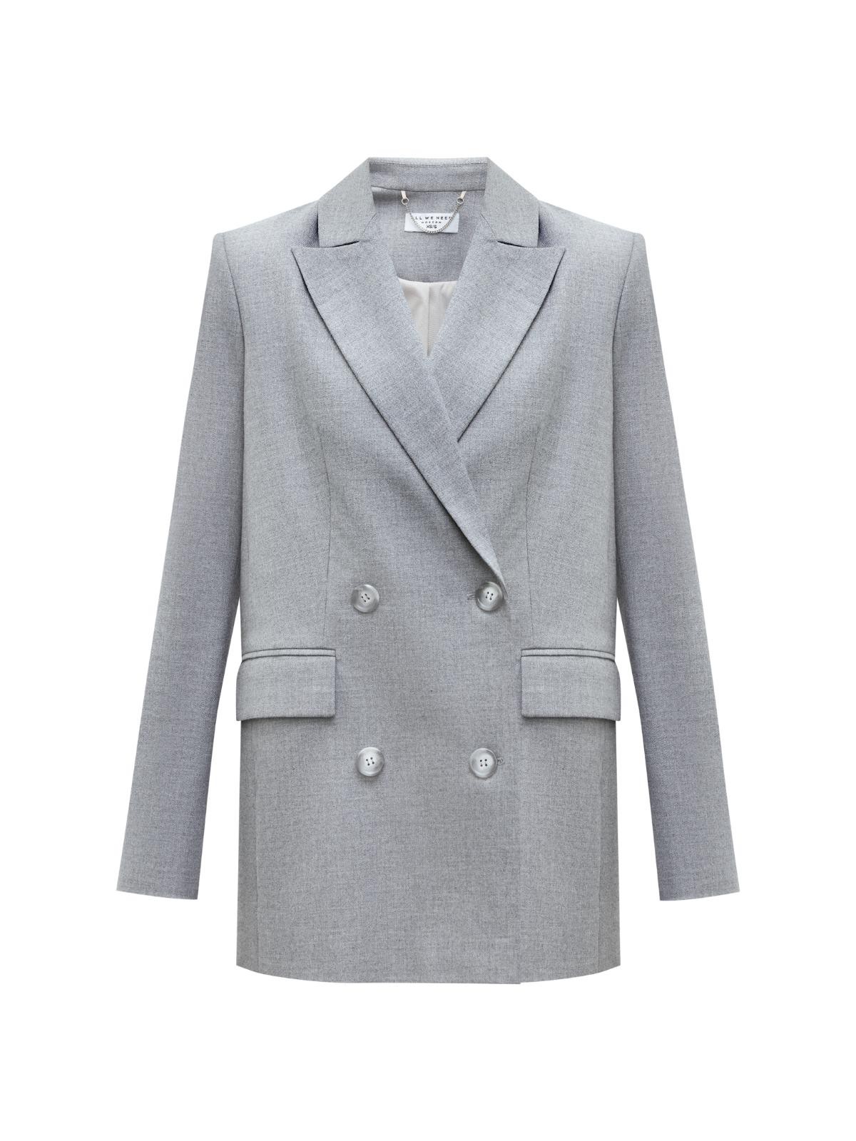 


Двубортный жакет кроя oversize. Это один из самых любимых фасонов у наших клиентов. Два кармана с клапанами и разрез на спине для комфорта.В модели синего цвета ткань немного плотнее, чем в сером. Сочетайте с брюками из новой коллекции и носите комплектом. Если вам больше нравятся принты, мы советуем присмотреться к расцветкам гусиная лапка.

На модели размер XS/S