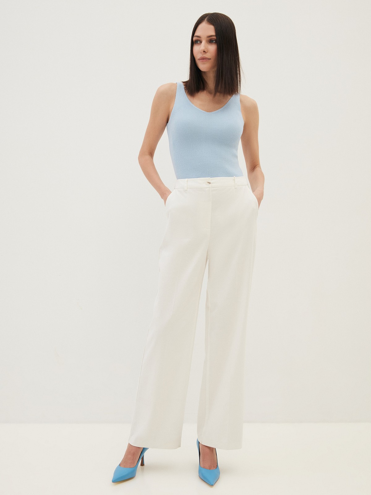 




Топ из вязаного полотна. Комфортной ширины бретели и красивая зона декольте. Это изделие слегка облегает и подчеркивает красоту фигуры. Носите с обычными джинсами или с юбками для женственных образов.

На модели размер XS