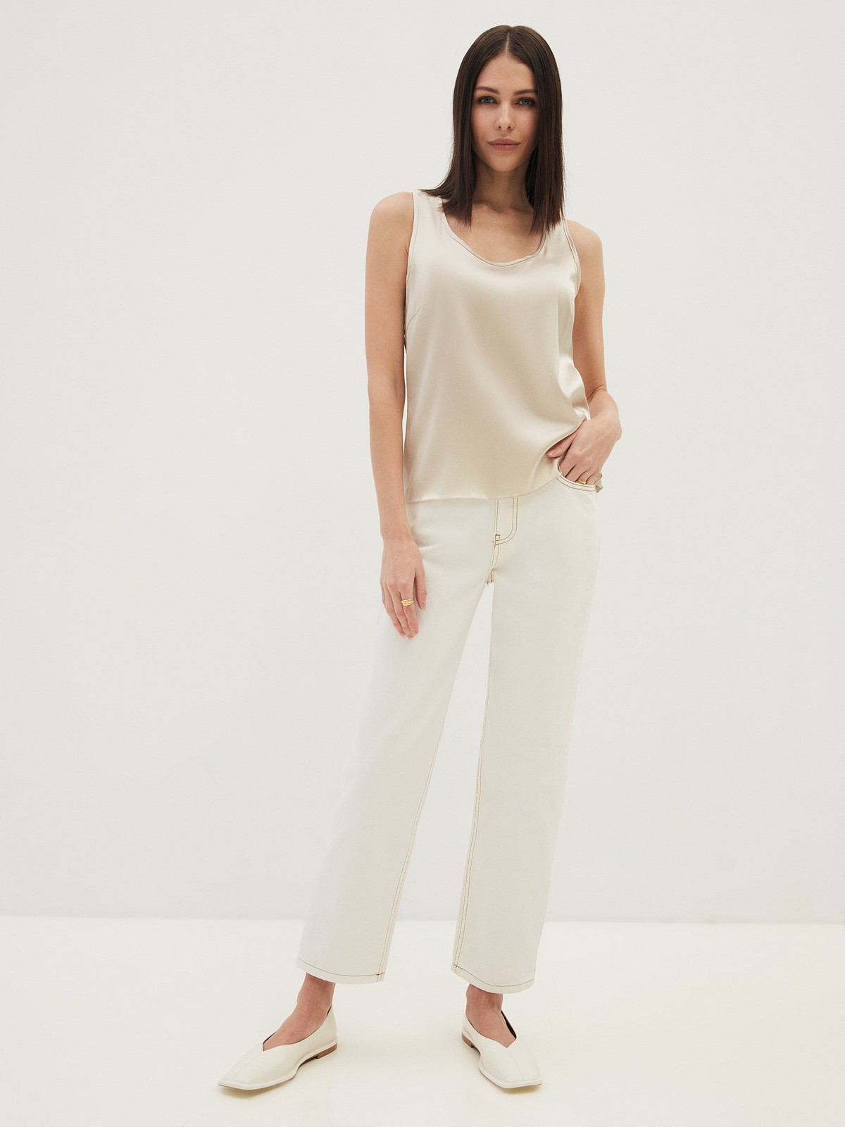 Топ с широкими бретелями , цвет: кремовый Allweneed
Топ из ткани атласного переплетения, которая деликатно переливается на солнце. Широкие бретели для вашего комфорта. Мы добились прекрасной посадки по фигуре благодаря шву на спинке и нагрудным вытачкам. Можно носить комплектом с атласной юбкой из коллекции или сочетать с любимыми джинсами на каждый день. Обратите внимание, что состав модели различается в разных цветовых исполнениях. Да, нам тоже сложно определиться с одним оттенком.
На модели размер XS