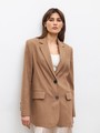 Однобортный прямой жакет , цвет: кэмел Allweneed
Жакет oversize на двух пуговицах. Лацканы и воротник. Два рабочих кармана с клапанами и один декоративный с листочкой. Классическая линия плеч. Шлица на спинке для комфорта в движении. Сочетайте модель с костюмными брюками или с джинсами для образа на каждый день весны. Три благородных оттенка для любого повода.
На модели размер XS/S