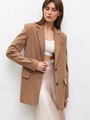 Однобортный прямой жакет , цвет: кэмел Allweneed
Жакет oversize на двух пуговицах. Лацканы и воротник. Два рабочих кармана с клапанами и один декоративный с листочкой. Классическая линия плеч. Шлица на спинке для комфорта в движении. Сочетайте модель с костюмными брюками или с джинсами для образа на каждый день весны. Три благородных оттенка для любого повода.
На модели размер XS/S