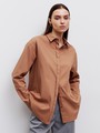 Рубашка oversize, цвет: светло- коричневый Allweneed Рубашка oversize кроя с отложным воротником изастежкой на пуговицы. Длинные рукава с классическими манжетами. Слегка удлиненная спинка. Носите навыпуск или заправленной в контрастную юбку, шорты или брюки.