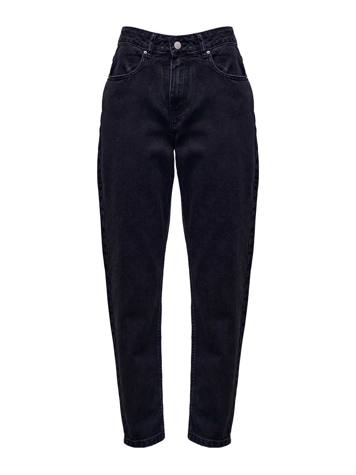 Базовая модель из плотного хлопка, хорошо держат форму. Цвета легко впишутся в гардероб и дополнят любой образ.

