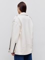 Куртка-косуха oversize из экокожи, цвет: молочный Allweneed
Удлиненная куртка-косуха актуальна во все времена. Модель oversize выполнена из плотной и качественной экокожи. Куртка с широким воротником и двумя удобными карманами. Мы добавили металлическую фурнитуру и погоны. Классическая косая застежка и застежка-молния на рукавах. Рабочие кнопки на поясе и две декоративные кнопки на лацканах. Мы любим ее носить с джинсами и рубашкой. Три базовых цвета: чёрный, кэмел и молочный с черной фурнитурой.
На модели размер XS/S