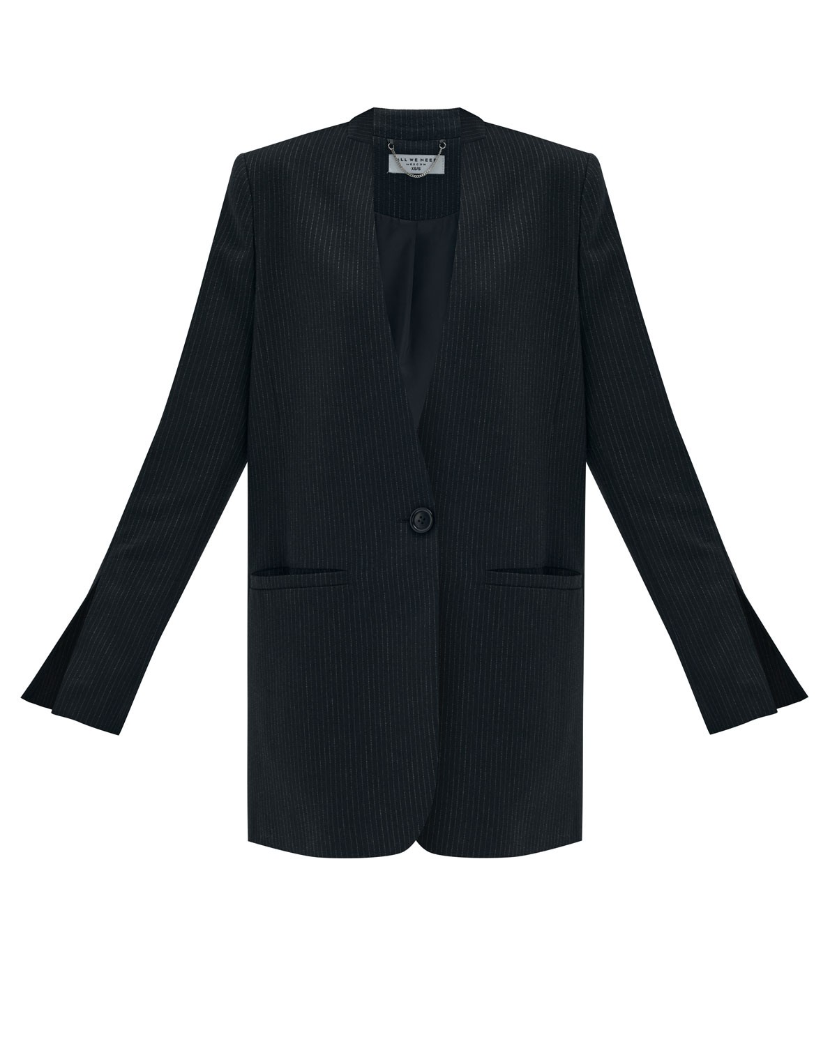 Однобортный жакет oversize, цвет: Черный в полоску Allweneed
Однобортный жакет без воротника и лацканов. Трендовая модель oversize. Застежка на одну пуговицу и два кармана. Мы решили избавиться от бокового шва и сделали жакет еще более свободным. Яркий элемент изделия шов на передней части рукава, который переходит в изящный разрез. Нам нравится, как жакет смотрится с топом-бандо и юбкой-гофре. Модель в двух оттенках: черном и мятном.
На модели размер XS/S