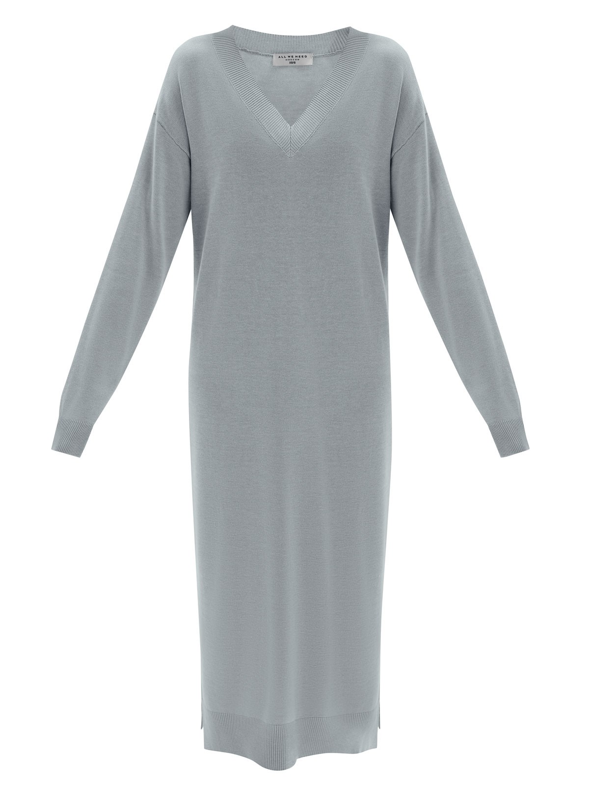 






Платье из вискозной пряжи длины миди. Спущенная линия плеч и длинный рукав. Платье изготовлено из тонкой, но прочной пряжи, которая позволяет носить платье в любую погоду. Свободный фасон с легким объемом. Универсальная длина для любого роста. Создаём расслабленный образ с кедами, лофферами и накидываем сверху пальто или куртку-косуху.

На модели размер XS\S