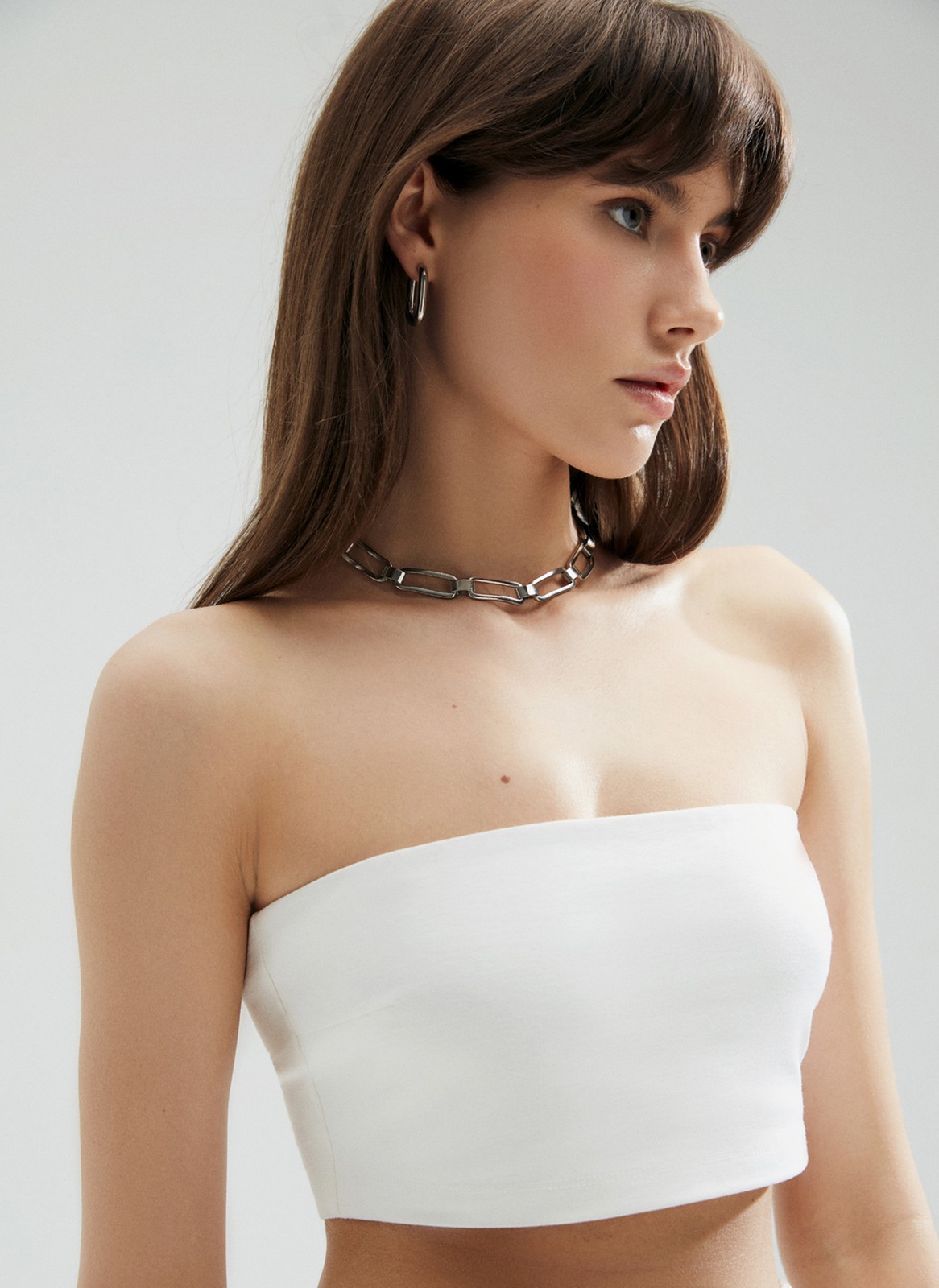 Бандо из кроёного трикотажа, цвет: молочный Allweneed
Топ-бандо из мягкого трикотажа. Носите с брюками и юбками на высокой посадке. Это простой способ сделать любой образ чуть более игривым. Два цвета на выбор: белый и черный.
На модели размер XS