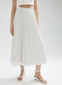 Юбка-миди гофре из лёгкой ткани, цвет: белый Allweneed
Юбка-гофре из легкой и эластичной ткани. Резинка для удобной посадки на любую фигуру. Модель с подкладочной тканью. Длина позволяет носить модель ранней весной под пальто. Мы любим сочетать ее с бандо и жакетом, чтобы добавить нотку смелости. Может стать более романтичной альтернативой классической костюмной юбке.
На модели размер XS