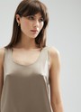 Топ с широкими бретелями , цвет: серо-бежевый Allweneed
Топ из ткани атласного переплетения, которая деликатно переливается на солнце. Широкие бретели для вашего комфорта. Мы добились прекрасной посадки по фигуре благодаря шву на спинке и нагрудным вытачкам. Можно носить комплектом с атласной юбкой из коллекции или сочетать с любимыми джинсами на каждый день. Обратите внимание, что состав модели различается в разных цветовых исполнениях. Да, нам тоже сложно определиться с одним оттенком.
На модели размер XS