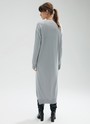 






Платье из вискозной пряжи длины миди. Спущенная линия плеч и длинный рукав. Платье изготовлено из тонкой, но прочной пряжи, которая позволяет носить платье в любую погоду. Свободный фасон с легким объемом. Универсальная длина для любого роста. Создаём расслабленный образ с кедами, лофферами и накидываем сверху пальто или куртку-косуху.

На модели размер XS\S
