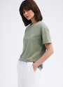 Футболка свободного кроя из слегка тянущегося хлопкового материала. В новой коллекции мы выпустили футболки в новыхбазовых, пастельных и приглушенных цветах.

На модели размер M