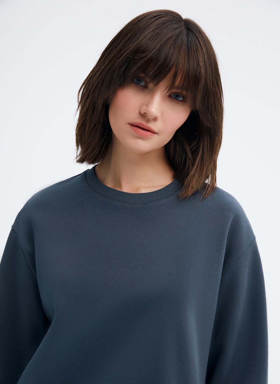 Cвитшот oversize, цвет: Графит Allweneed
Толстовка из плотного хлопкового футера без начеса. Мягкая, приятная на ощупь ткань позволяет вашей коже дышать. Ткань долго сохраняет первоначальный цвет. Спущенная линия плеч и манжеты для фиксации. Прекрасная модель, чтобы надеть рано утром и прогуляться в пекарню за кофе. Носите с брюками из хлопка или любимыми джинсами.
На модели размер XS\S