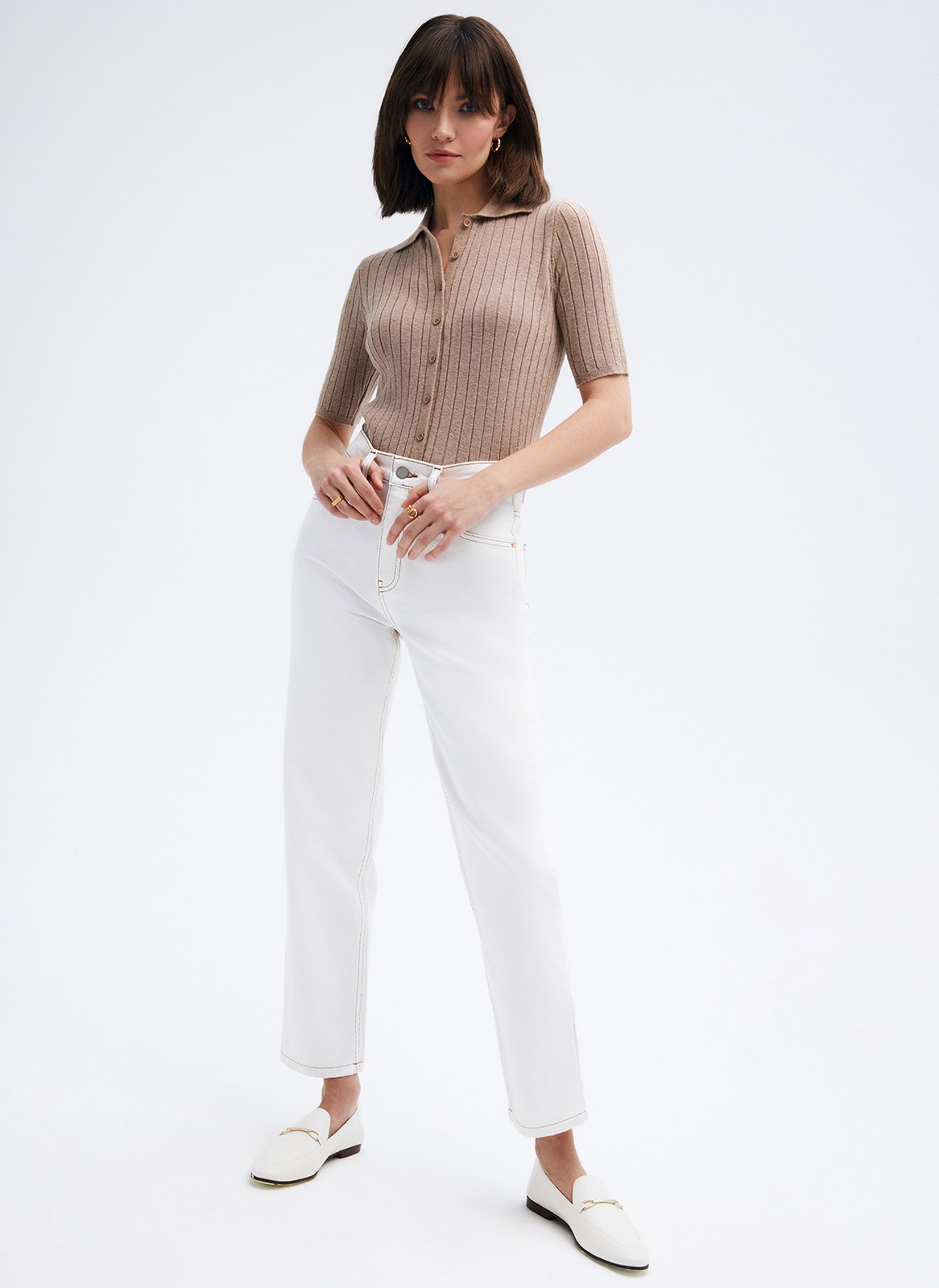 Вязаный кардиган с воротничком, прямой, свободный, цвет: кэмел Allweneed Вязанный кардиган природных оттенков. С воротничком и пуговицами по всей длине, что позволяет играть со стилизацией. Кардиган приятный к телу и не колется.
На модели размер XS