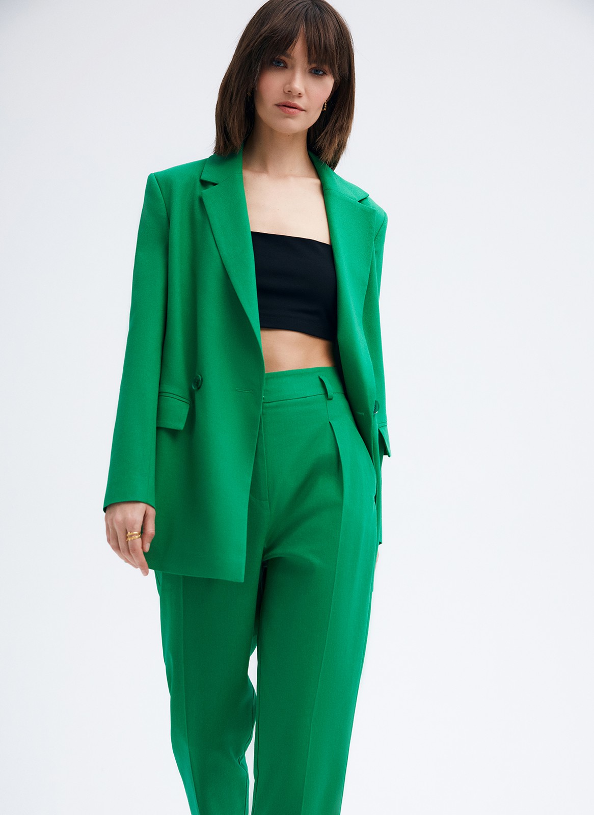 






Брюки-бананы на высокой посадке. Длина 7/8. Два кармана по бокам. Ткань создает ощущение легкости и прохлады даже в теплый день. К брюкам мы советуем подобрать жакет в тон и рубашку из плотной ткани. Пять цветов, наш фаворит яркая фуксия.

На модели размер S